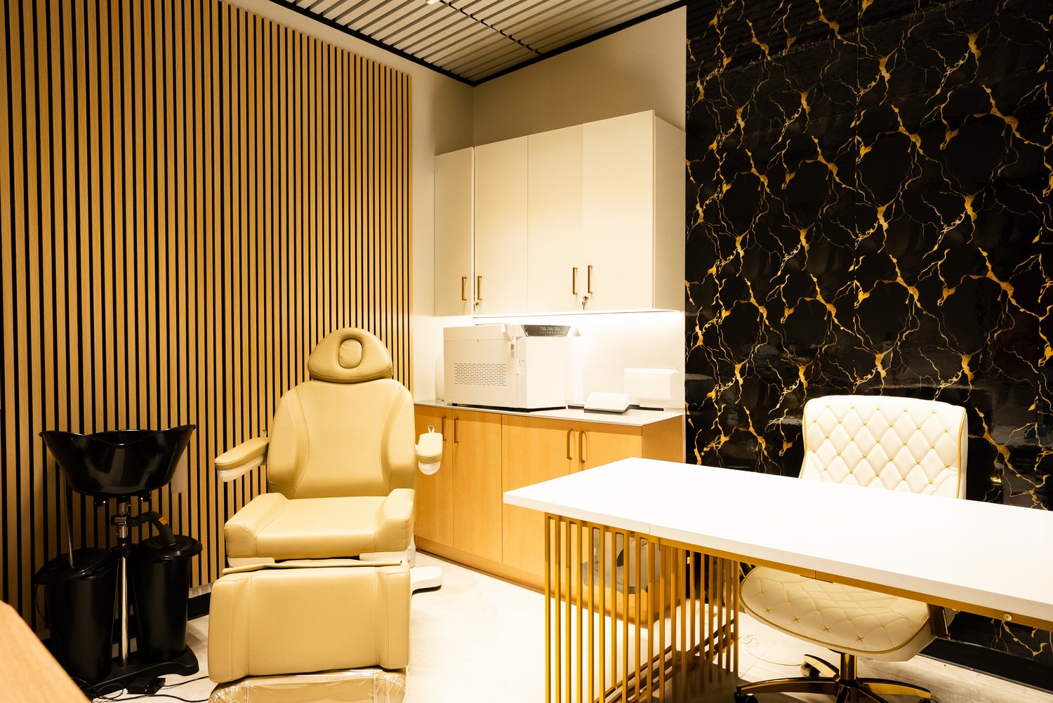 Clinic room with treatment chair and wash station